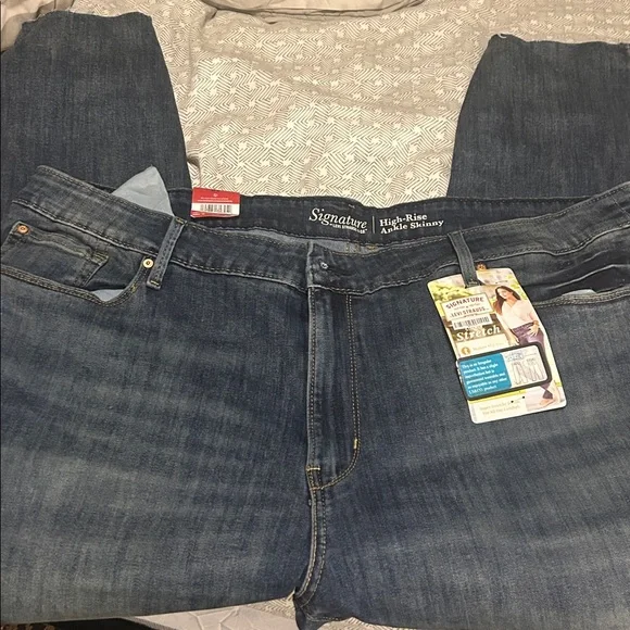 Levi's Signature Stretch Hi Rise Ankle Denim Jeans- 22S NWT - Picture 3 of 6